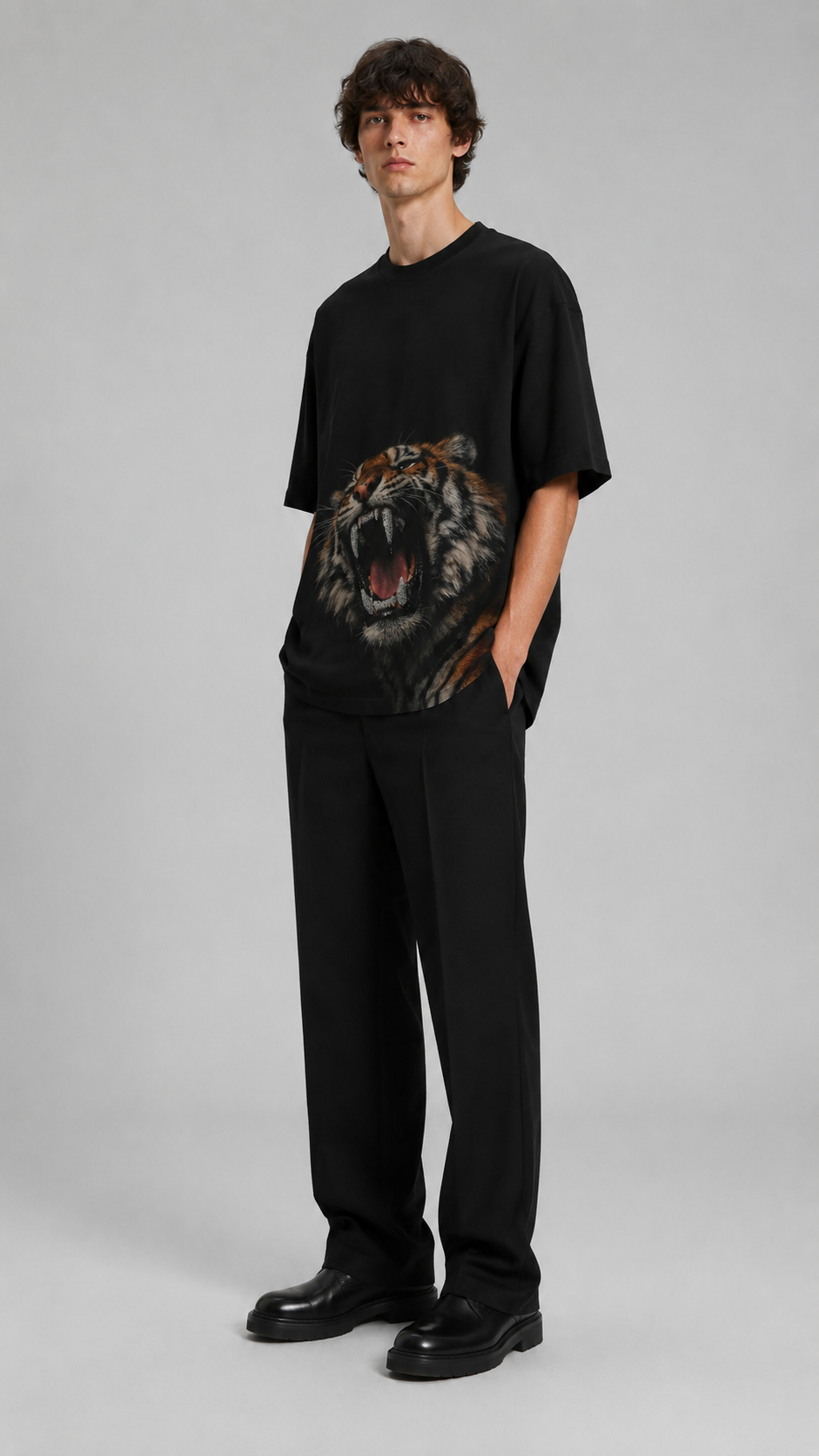 Roaring Tiger Rhinestone Teeth Oversized T-Shirt – Black